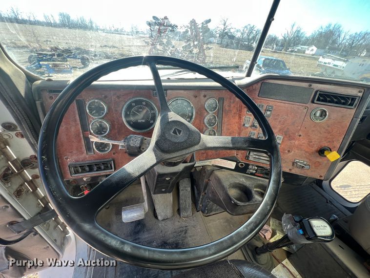 image for item MM9050 1996 International Paystar 5000  fertilizer delivery truck