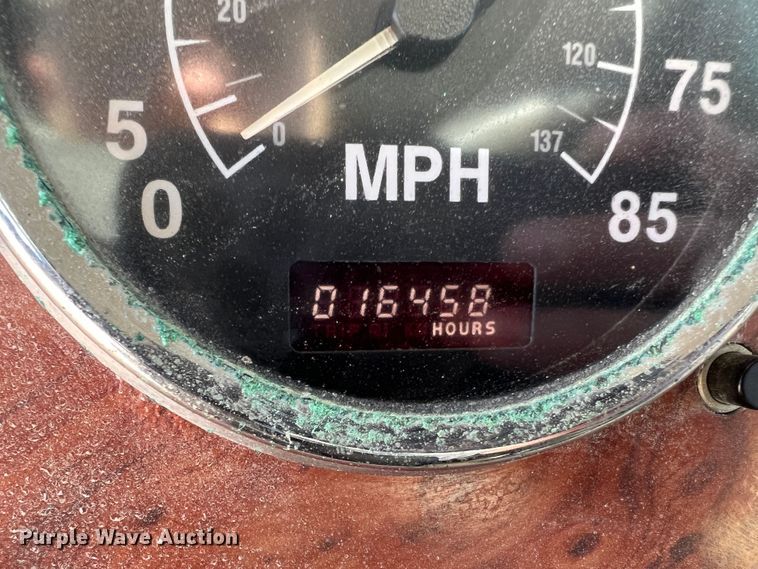 image for item MM9050 1996 International Paystar 5000  fertilizer delivery truck