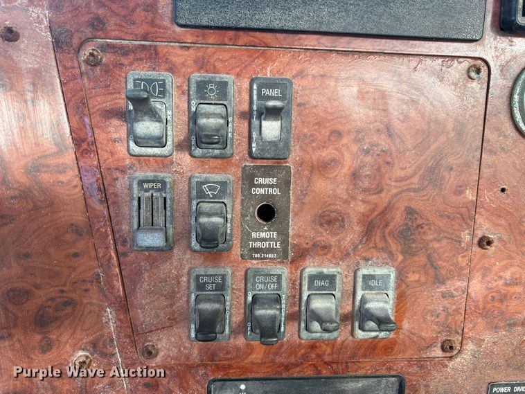 image for item MM9050 1996 International Paystar 5000  fertilizer delivery truck