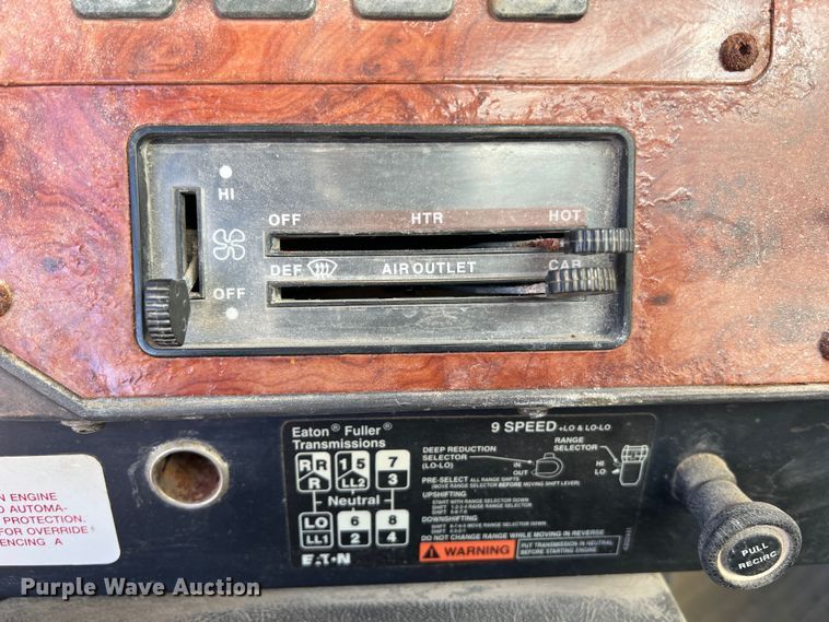 image for item MM9050 1996 International Paystar 5000  fertilizer delivery truck