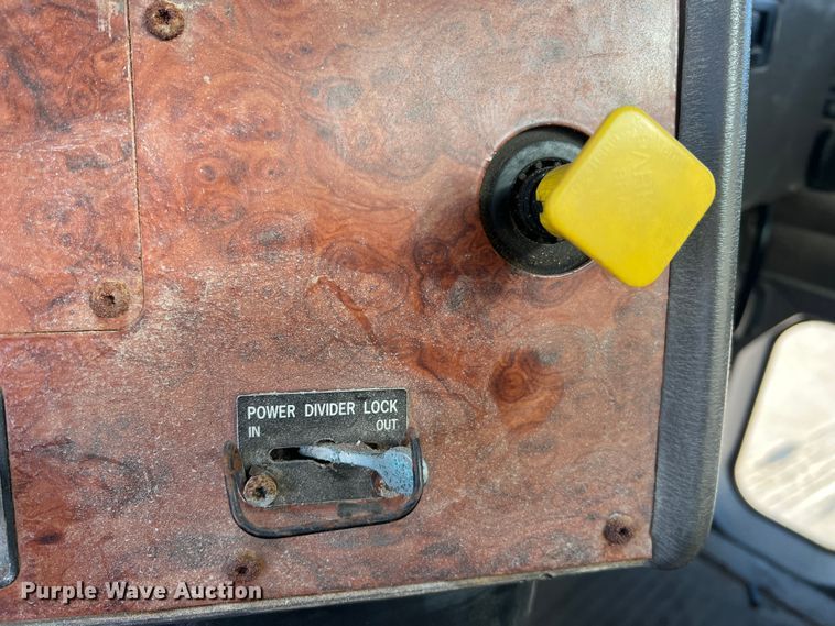 image for item MM9050 1996 International Paystar 5000  fertilizer delivery truck