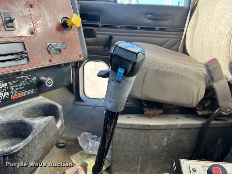 image for item MM9050 1996 International Paystar 5000  fertilizer delivery truck