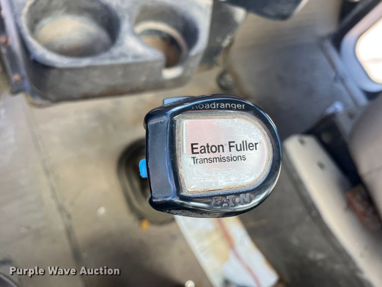 image for item MM9050 1996 International Paystar 5000  fertilizer delivery truck