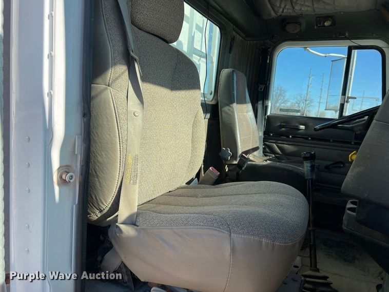 image for item MM9050 1996 International Paystar 5000  fertilizer delivery truck