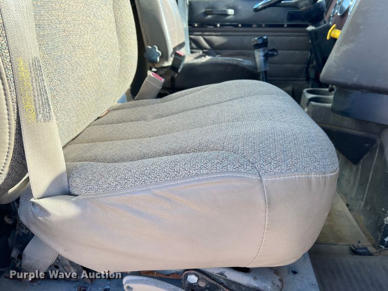 image for item MM9050 1996 International Paystar 5000  fertilizer delivery truck