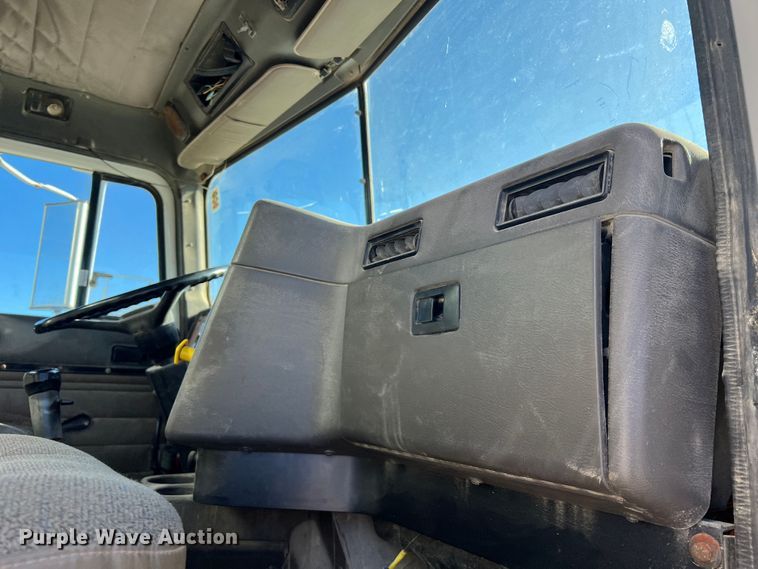 image for item MM9050 1996 International Paystar 5000  fertilizer delivery truck