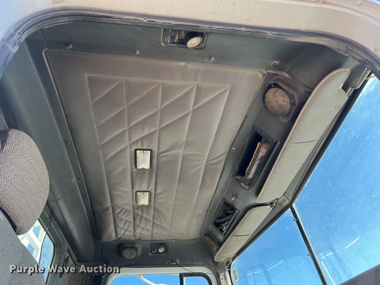 image for item MM9050 1996 International Paystar 5000  fertilizer delivery truck