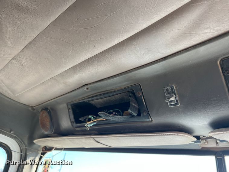 image for item MM9050 1996 International Paystar 5000  fertilizer delivery truck