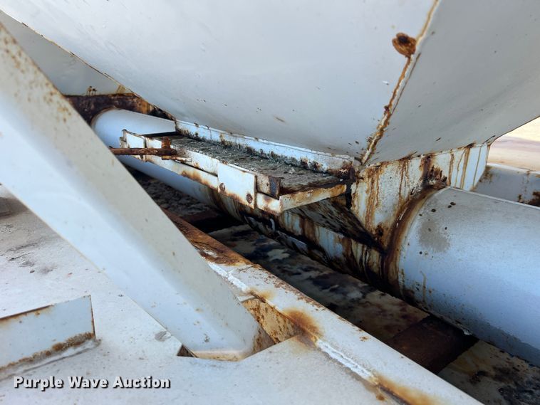 image for item MM9050 1996 International Paystar 5000  fertilizer delivery truck