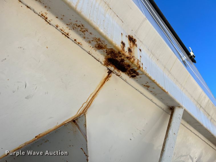 image for item MM9050 1996 International Paystar 5000  fertilizer delivery truck