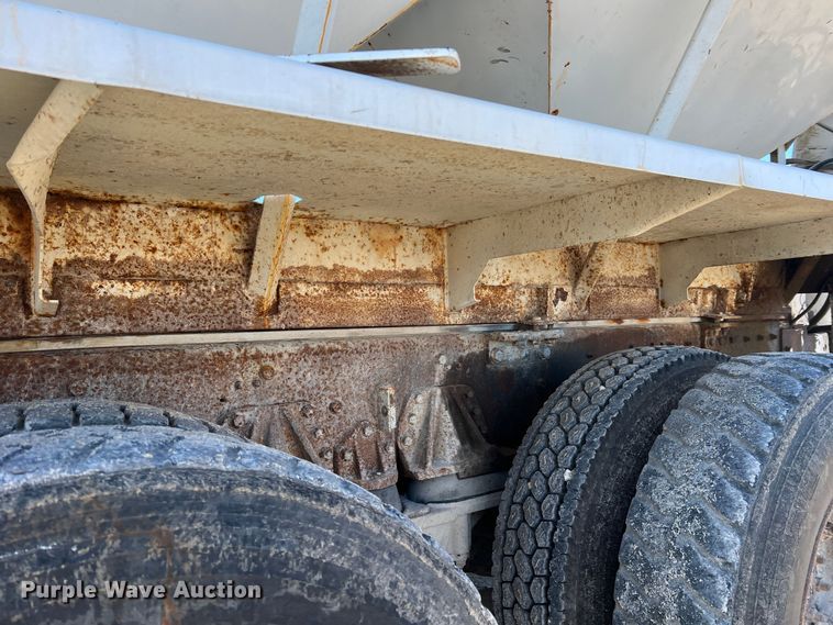 image for item MM9050 1996 International Paystar 5000  fertilizer delivery truck