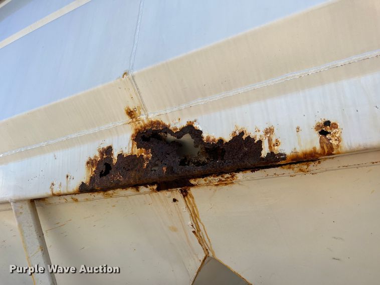 image for item MM9050 1996 International Paystar 5000  fertilizer delivery truck