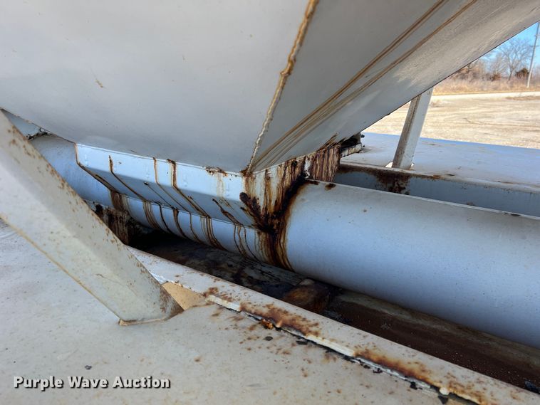 image for item MM9050 1996 International Paystar 5000  fertilizer delivery truck