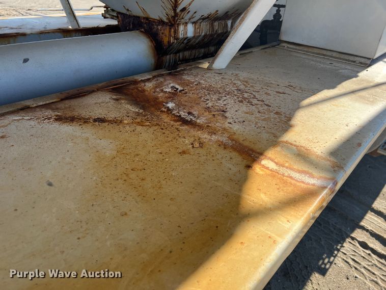 image for item MM9050 1996 International Paystar 5000  fertilizer delivery truck