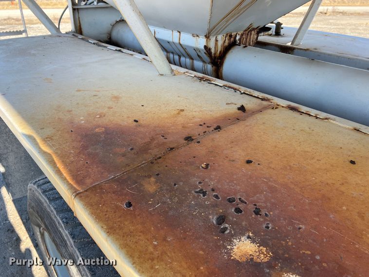 image for item MM9050 1996 International Paystar 5000  fertilizer delivery truck