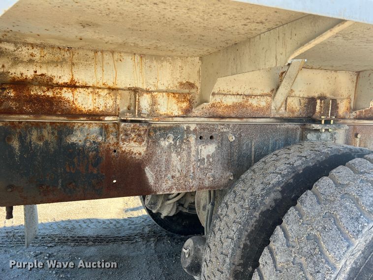 image for item MM9050 1996 International Paystar 5000  fertilizer delivery truck