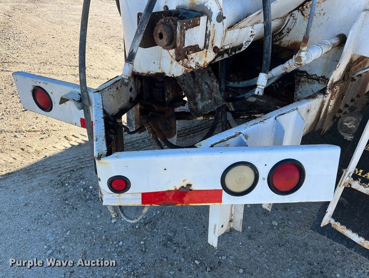 image for item MM9050 1996 International Paystar 5000  fertilizer delivery truck