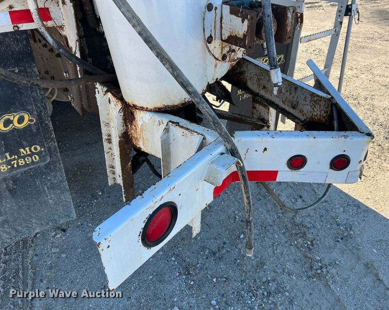 image for item MM9050 1996 International Paystar 5000  fertilizer delivery truck