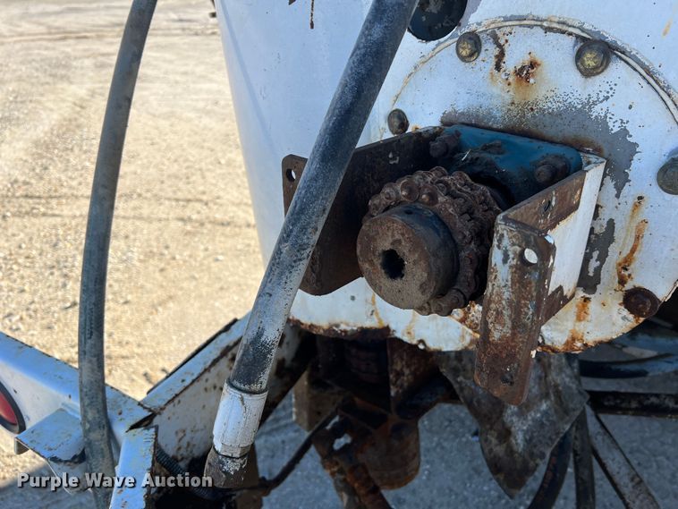 image for item MM9050 1996 International Paystar 5000  fertilizer delivery truck