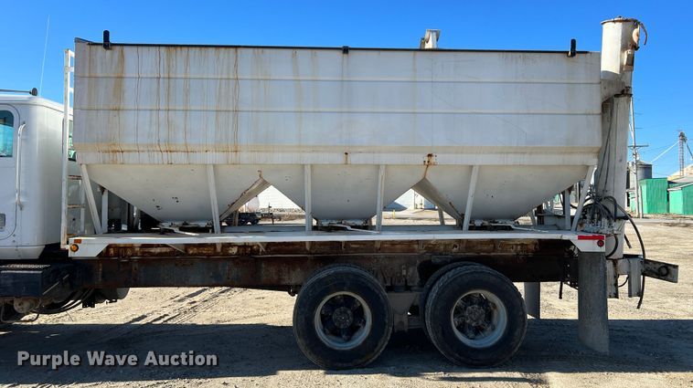 image for item MM9050 1996 International Paystar 5000  fertilizer delivery truck