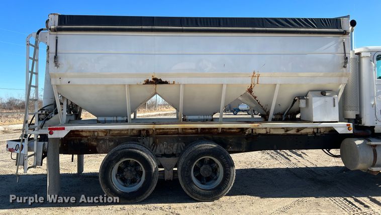 image for item MM9050 1996 International Paystar 5000  fertilizer delivery truck