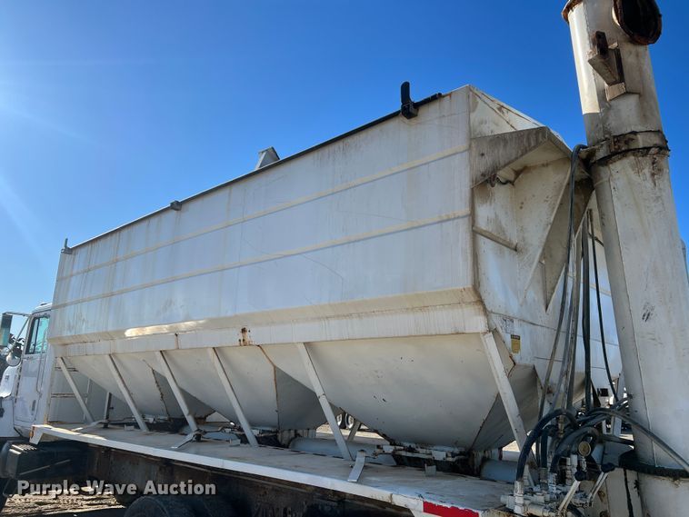 image for item MM9050 1996 International Paystar 5000  fertilizer delivery truck