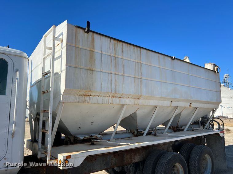 image for item MM9050 1996 International Paystar 5000  fertilizer delivery truck