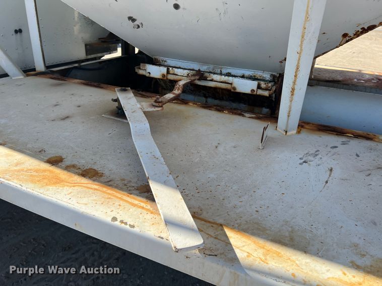 image for item MM9050 1996 International Paystar 5000  fertilizer delivery truck