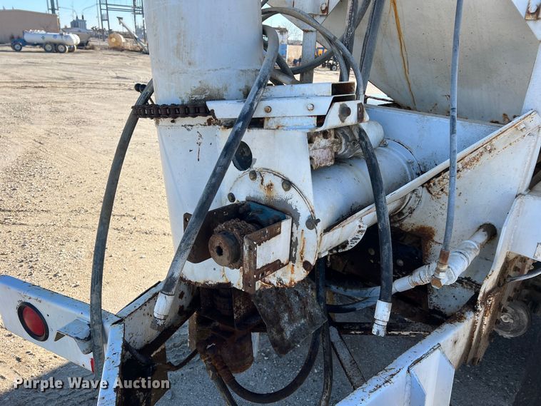 image for item MM9050 1996 International Paystar 5000  fertilizer delivery truck