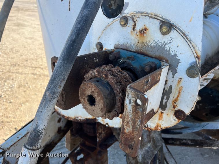 image for item MM9050 1996 International Paystar 5000  fertilizer delivery truck