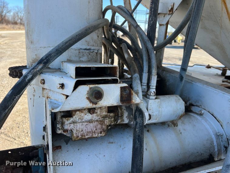 image for item MM9050 1996 International Paystar 5000  fertilizer delivery truck