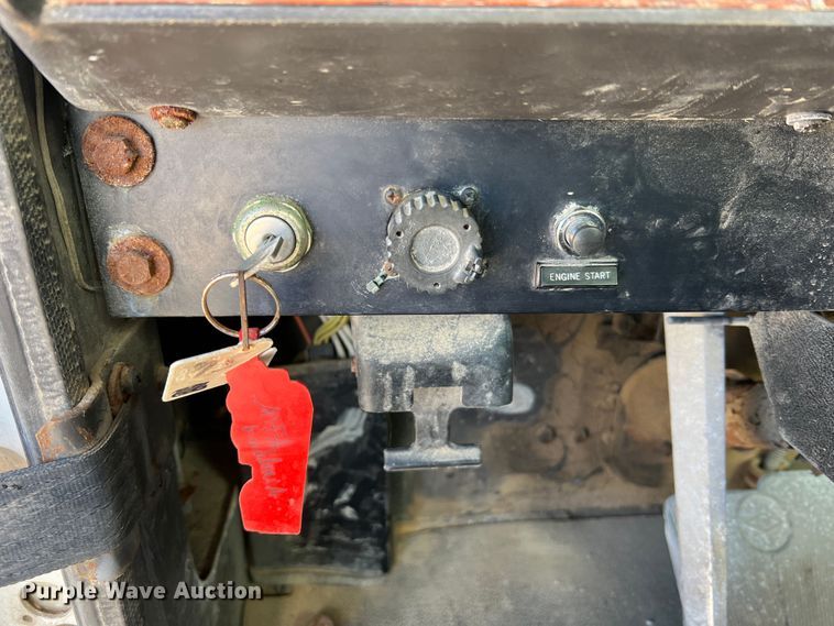 image for item MM9050 1996 International Paystar 5000  fertilizer delivery truck