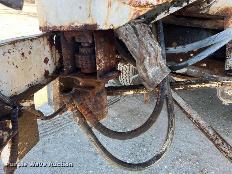 image for item MM9050 1996 International Paystar 5000  fertilizer delivery truck