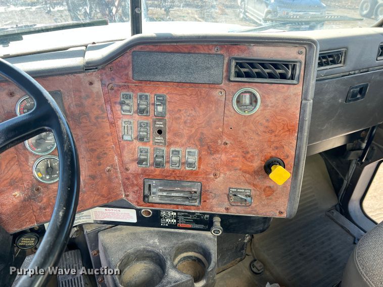 image for item MM9050 1996 International Paystar 5000  fertilizer delivery truck