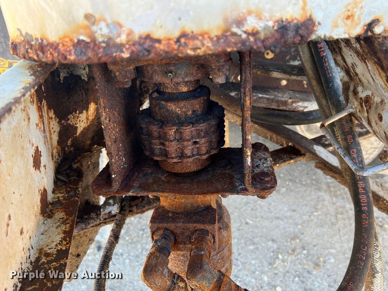 image for item MM9050 1996 International Paystar 5000  fertilizer delivery truck