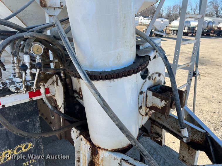 image for item MM9050 1996 International Paystar 5000  fertilizer delivery truck