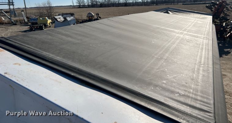 image for item MM9050 1996 International Paystar 5000  fertilizer delivery truck