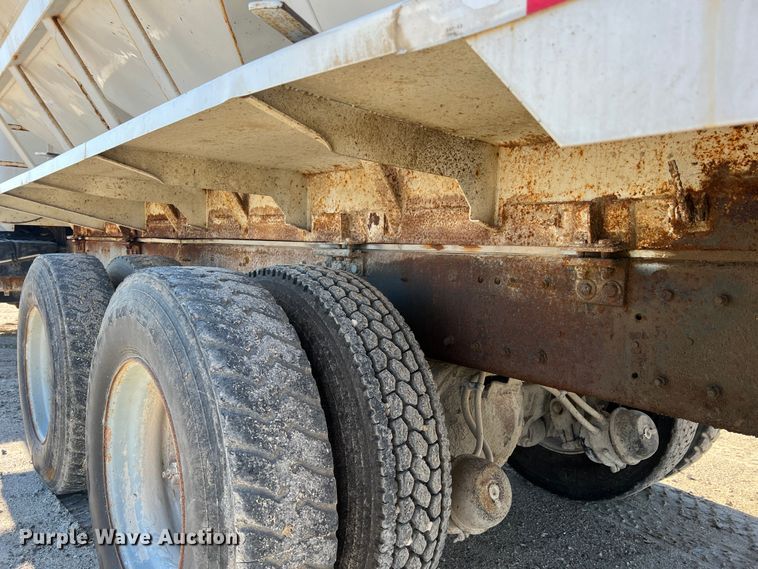 image for item MM9050 1996 International Paystar 5000  fertilizer delivery truck