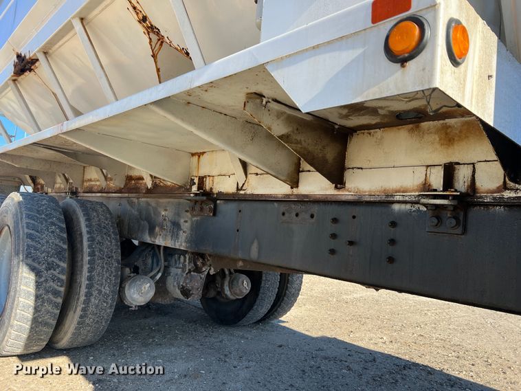 image for item MM9050 1996 International Paystar 5000  fertilizer delivery truck