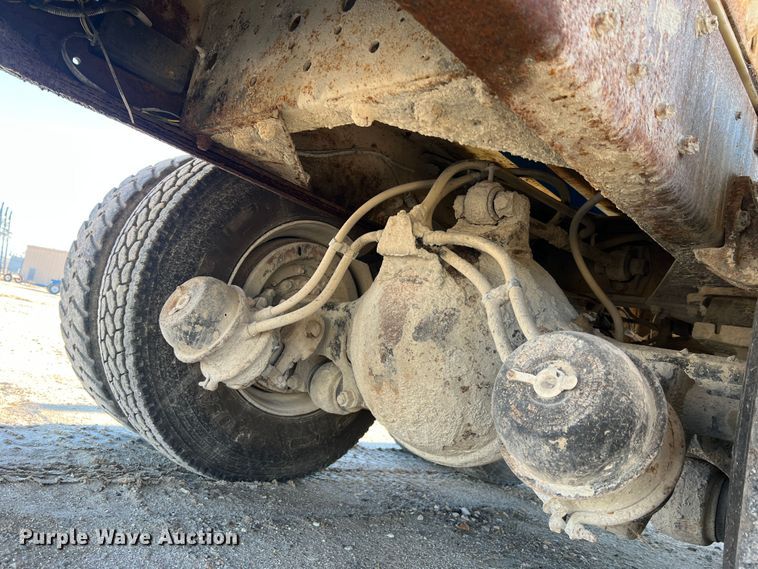 image for item MM9050 1996 International Paystar 5000  fertilizer delivery truck