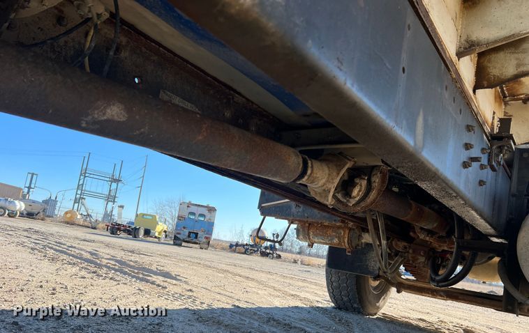 image for item MM9050 1996 International Paystar 5000  fertilizer delivery truck