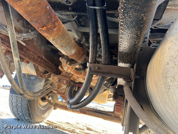 image for item MM9050 1996 International Paystar 5000  fertilizer delivery truck