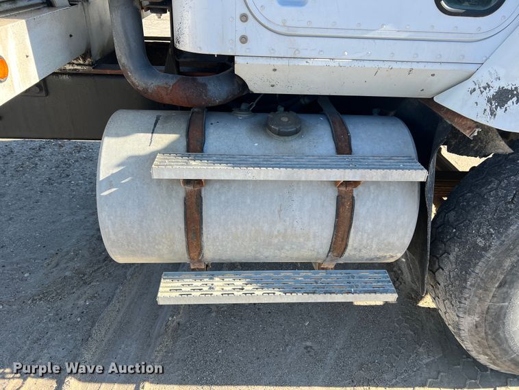 image for item MM9050 1996 International Paystar 5000  fertilizer delivery truck