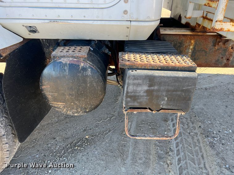 image for item MM9050 1996 International Paystar 5000  fertilizer delivery truck