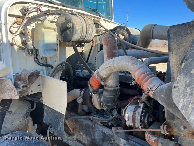 image for item MM9050 1996 International Paystar 5000  fertilizer delivery truck