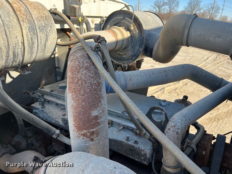 image for item MM9050 1996 International Paystar 5000  fertilizer delivery truck