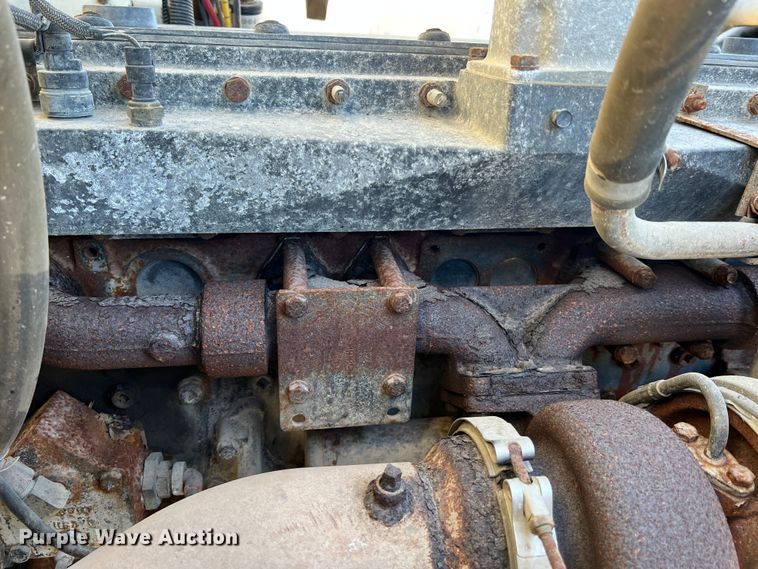 image for item MM9050 1996 International Paystar 5000  fertilizer delivery truck