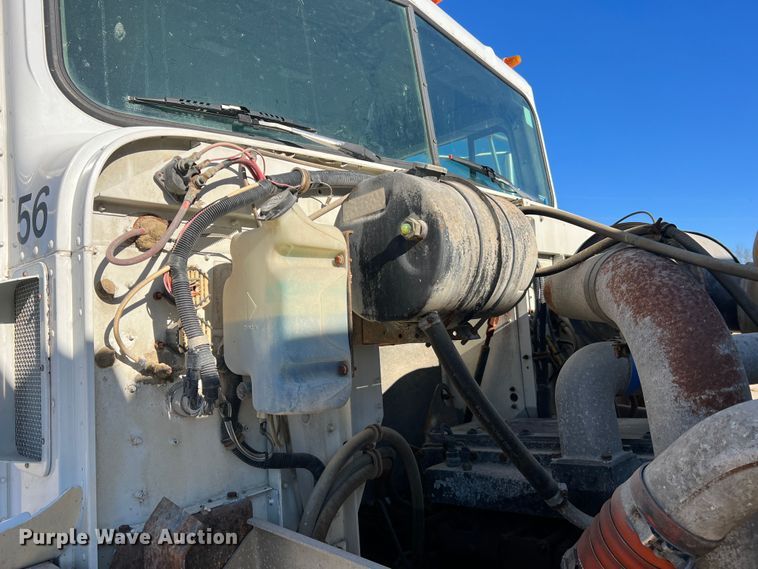 image for item MM9050 1996 International Paystar 5000  fertilizer delivery truck