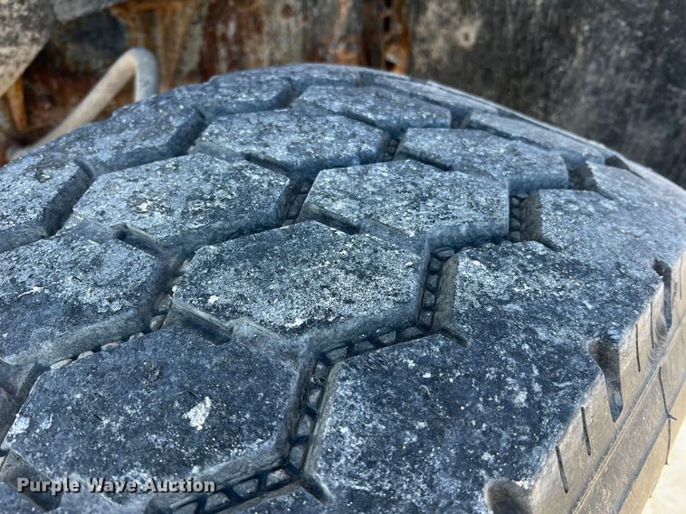 image for item MM9050 1996 International Paystar 5000  fertilizer delivery truck