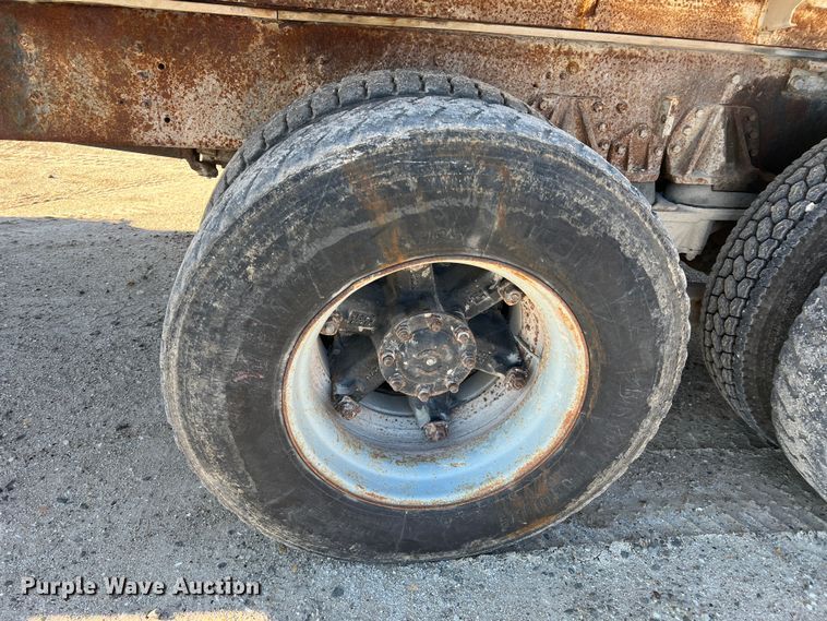 image for item MM9050 1996 International Paystar 5000  fertilizer delivery truck